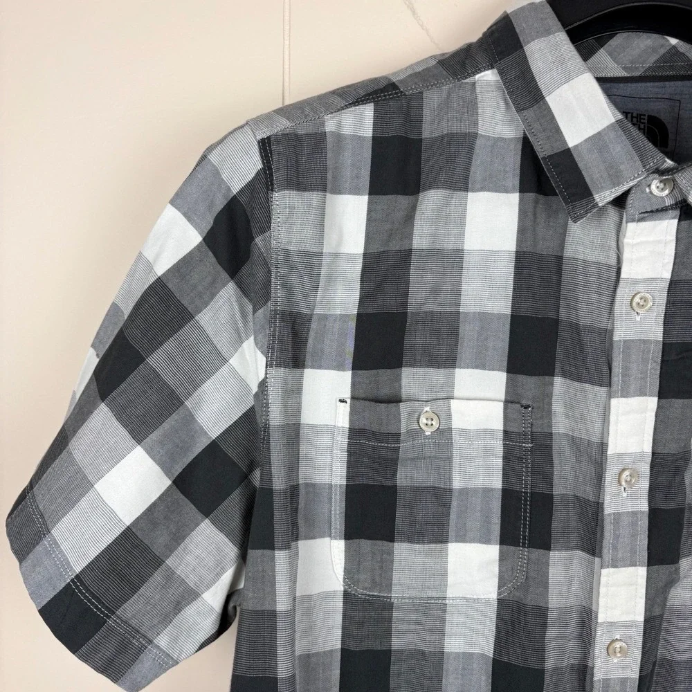 The North Face Mens XXL Black White Buffalo Plaid Short Sleeve Button Up Shirt